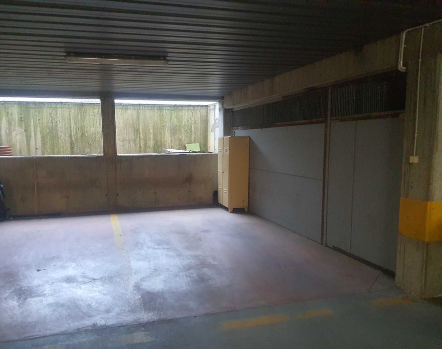 Sprzedam garaż i miejsca postojowe w garażu podziemnym