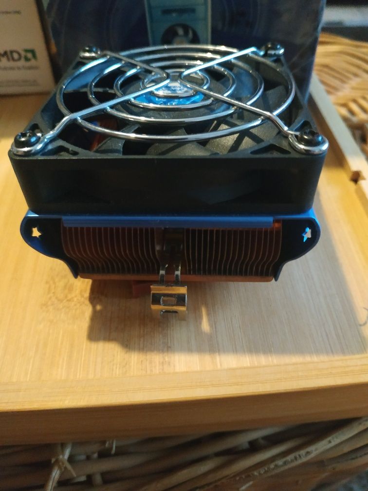 Procesor AMD Phenom X2 560 oraz wentylator Spire pod procesor AMD