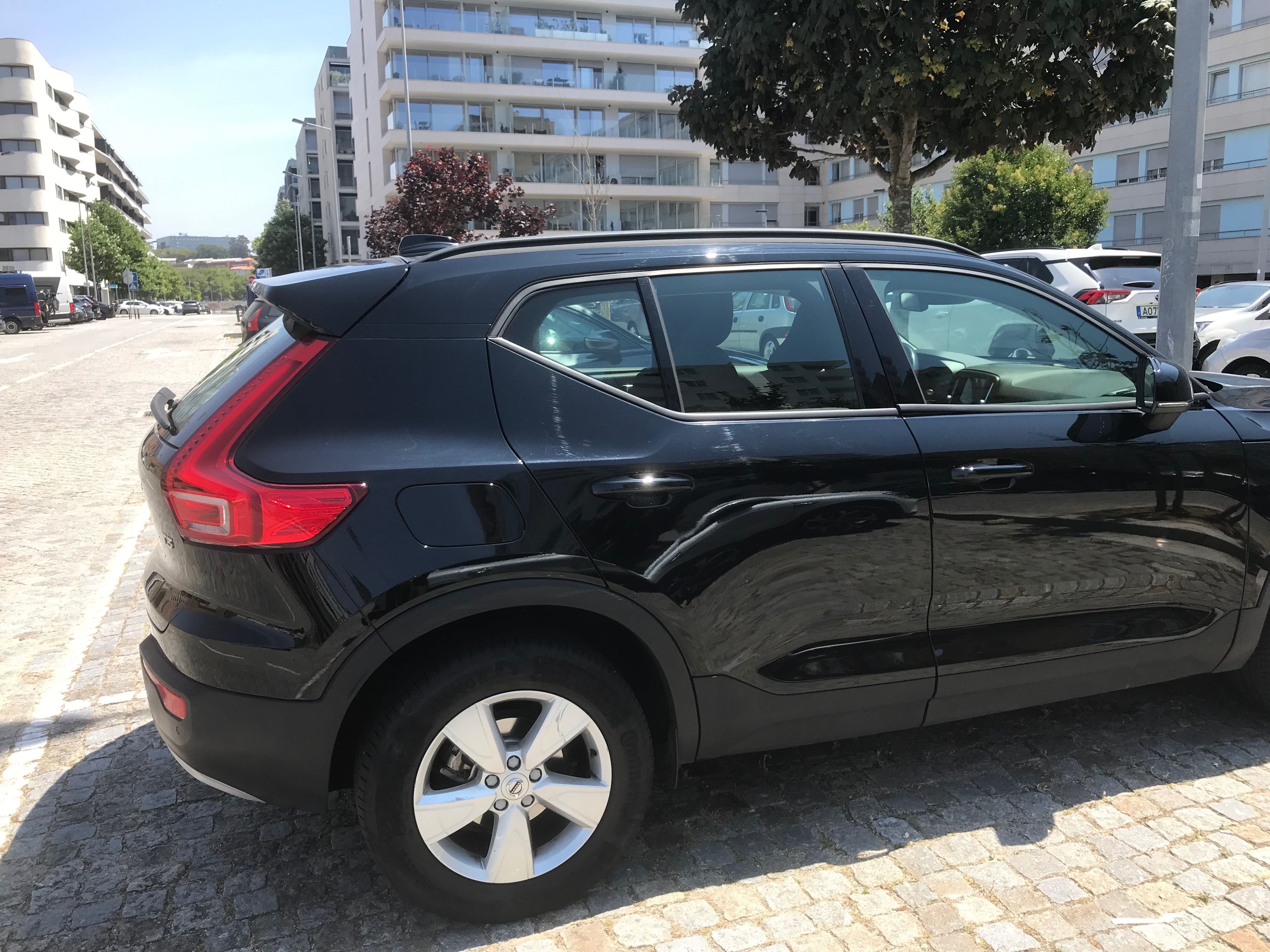 Volvo XC40 T3 nacional usado como novo