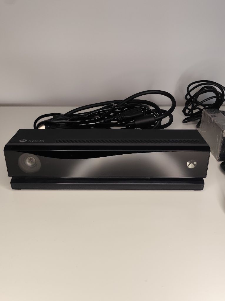 Konsola Xbox One X 1TB napęd + pad + sensor Kinect