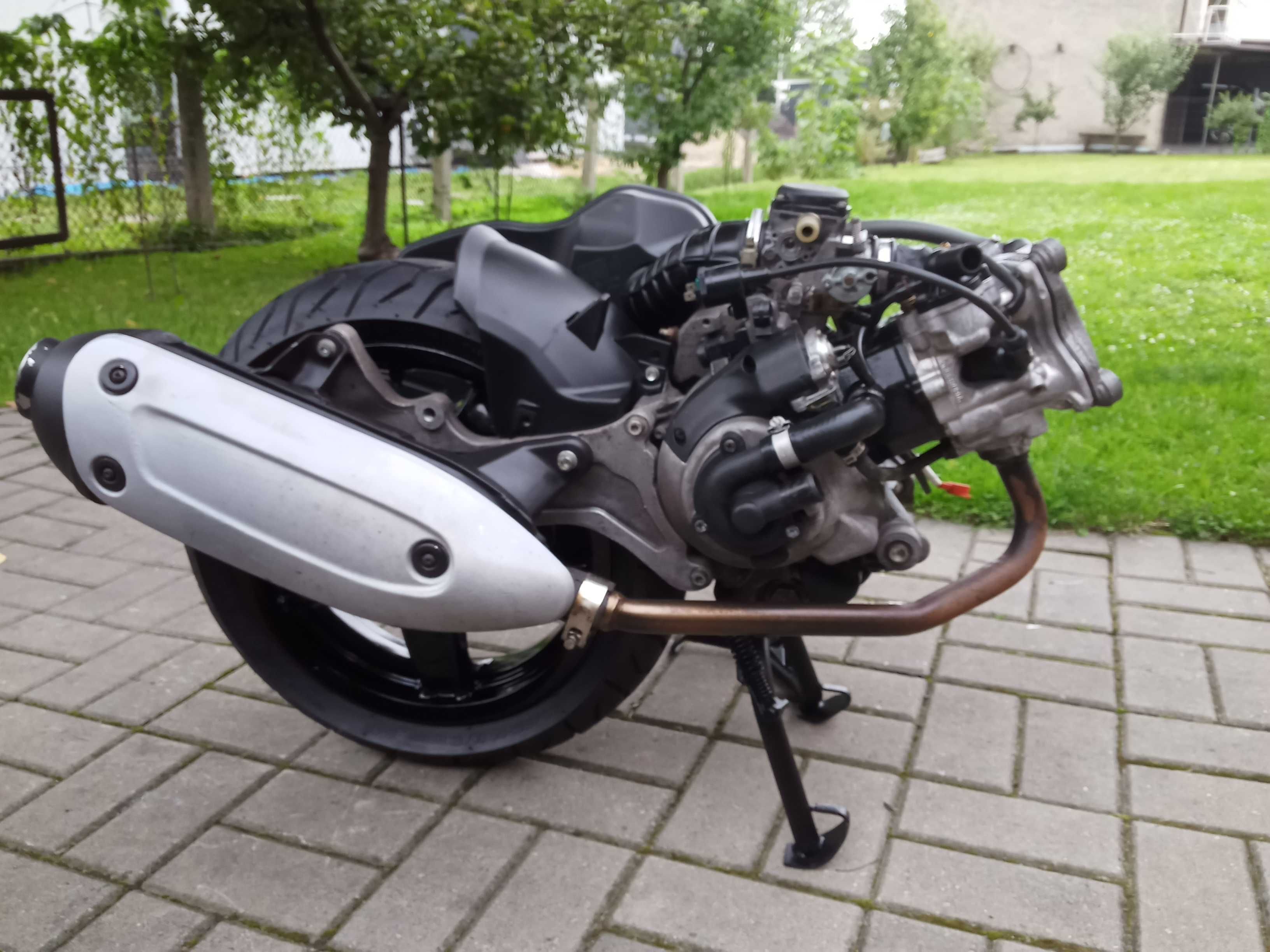 Silnik piaggio mp3 derbi gp1