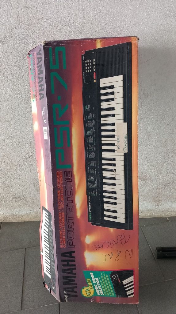 Órgão YAMAHA muito estimado