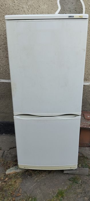 Продам холодильник двухкамерный Атлант