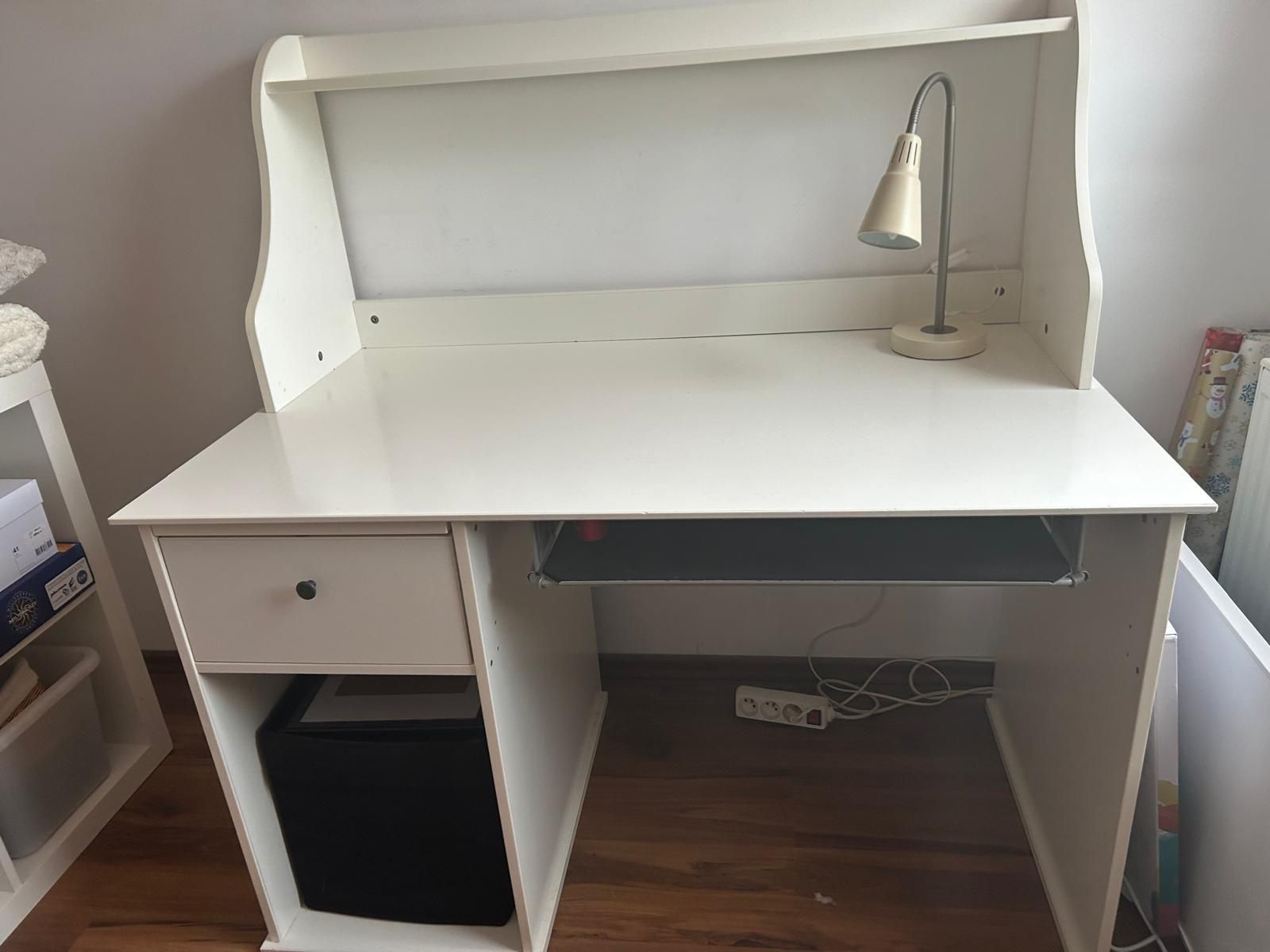Krzesło biurowe firmy Ikea stan bdb plus biurko