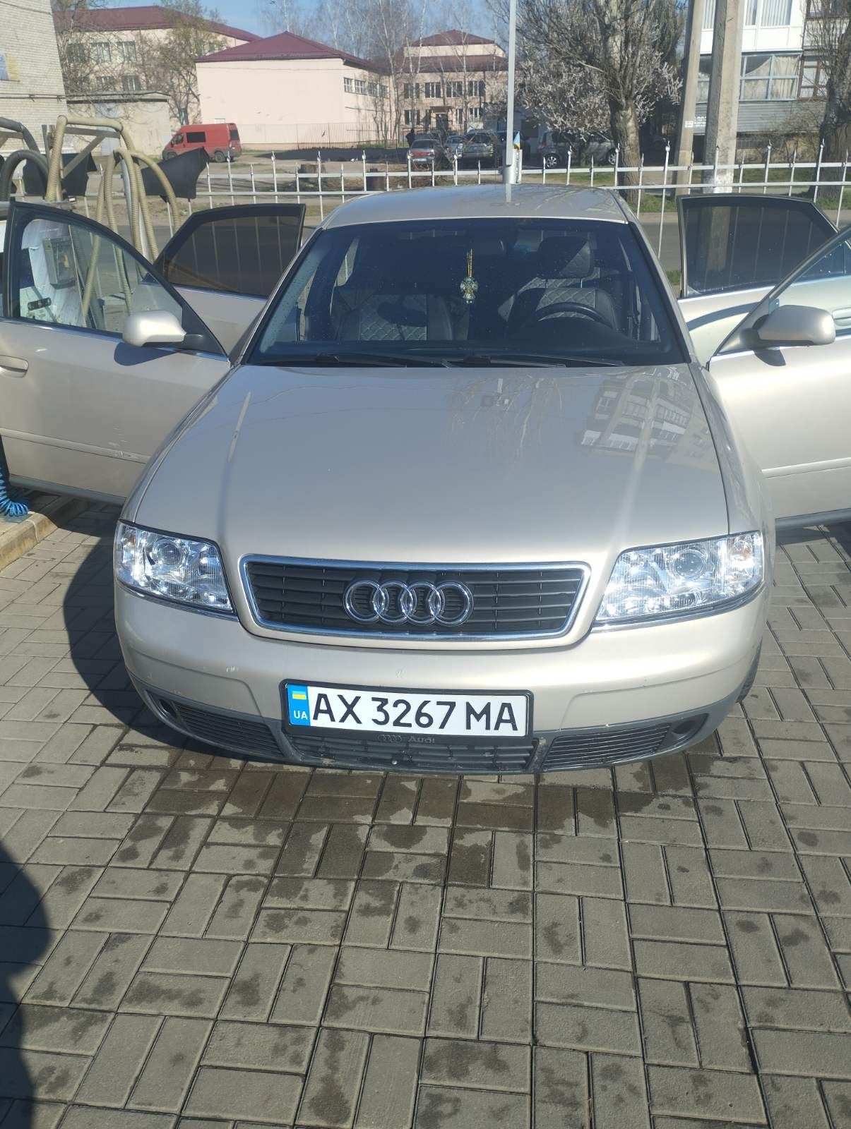 Audi a6 c5 2000 .