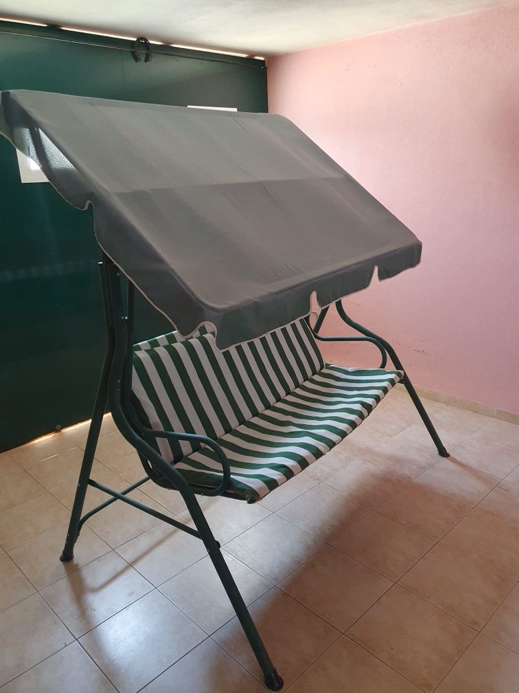 Banco/ Baloiço para jardim de aço verde