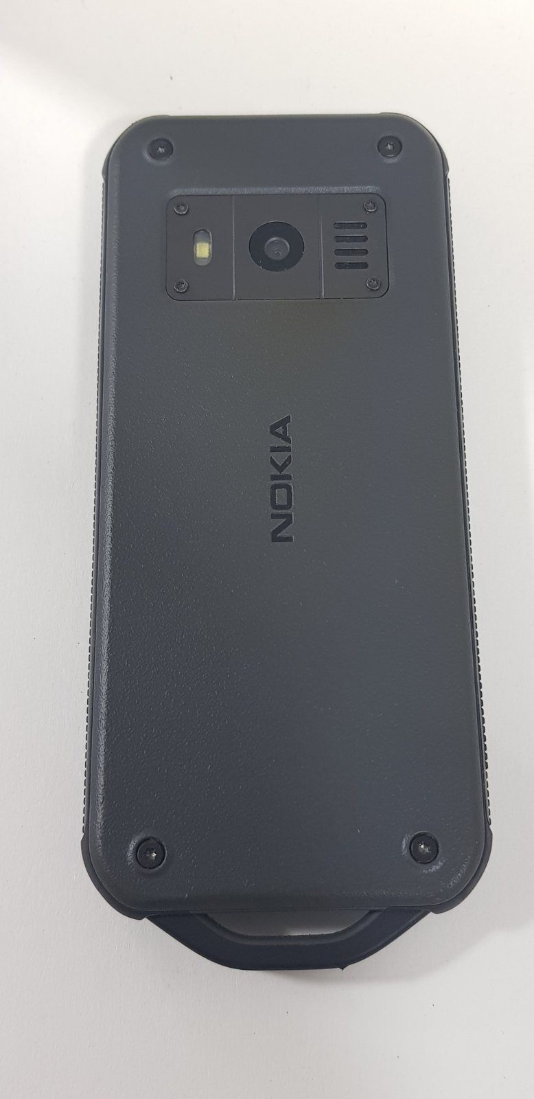 Телефон Nokia 800 Tough.