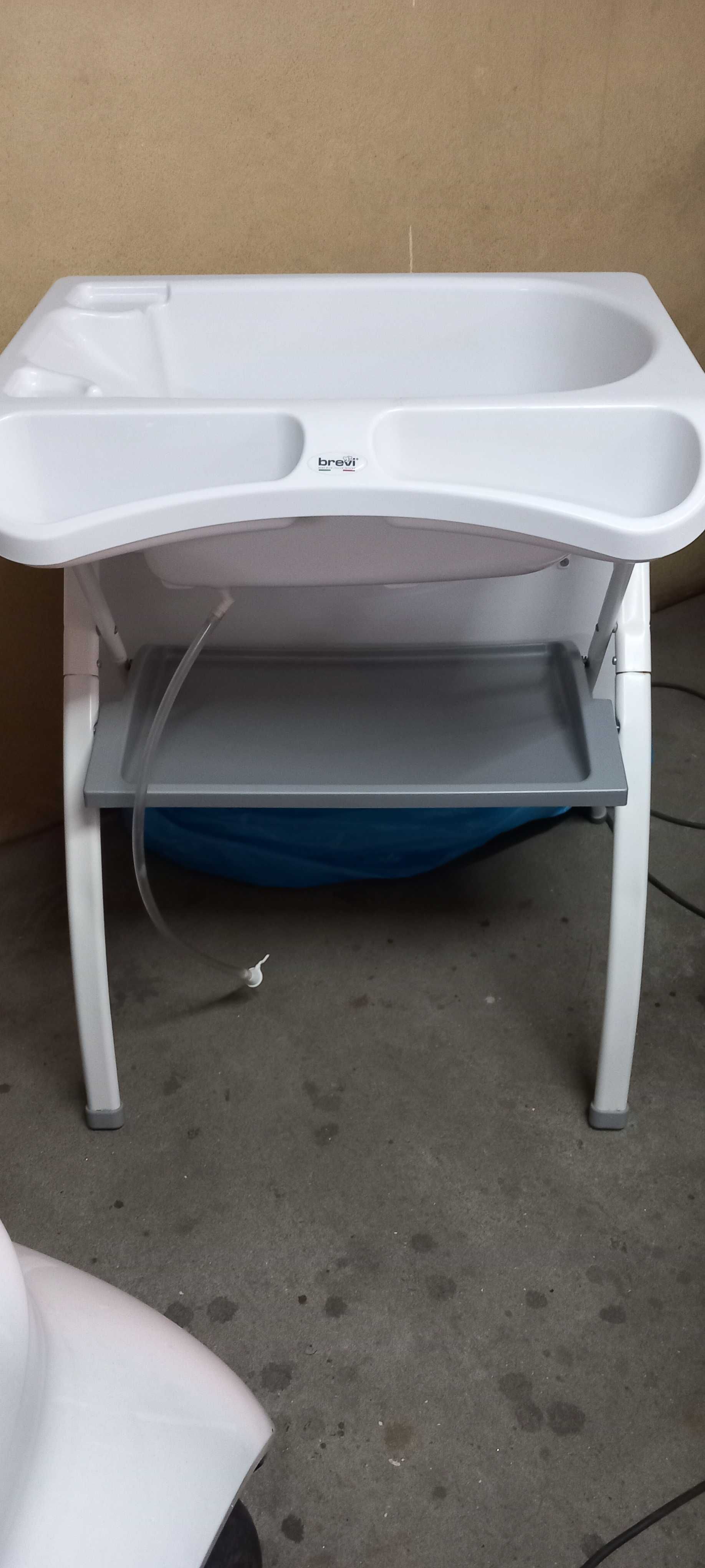 Banheira para bebé de pé com muda fralda