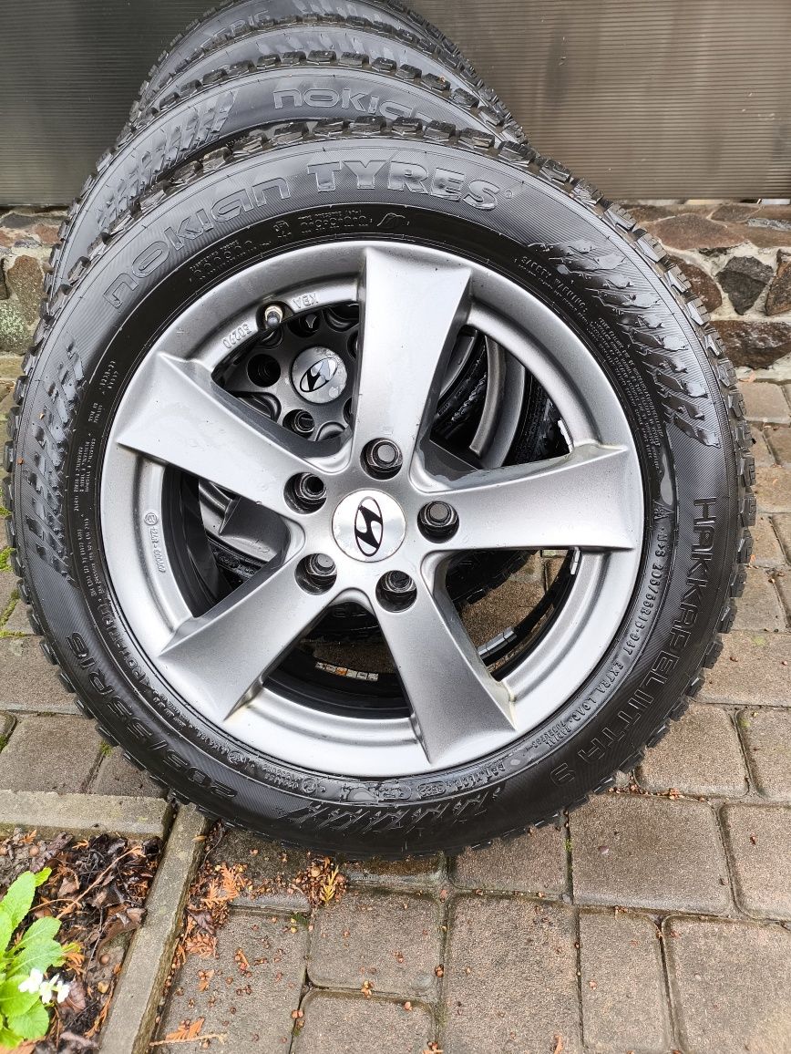 Резина зимова Nokian Hakkapeliitta 9 205/55 R16