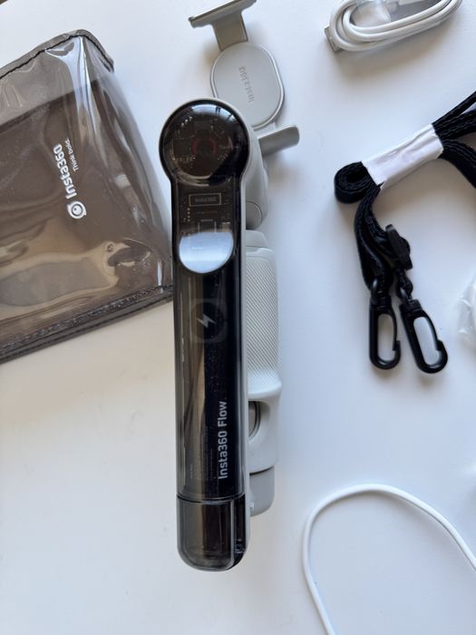 Стабилизатор Insta360 Flow Creator Kit Stone Grey новый + освещение