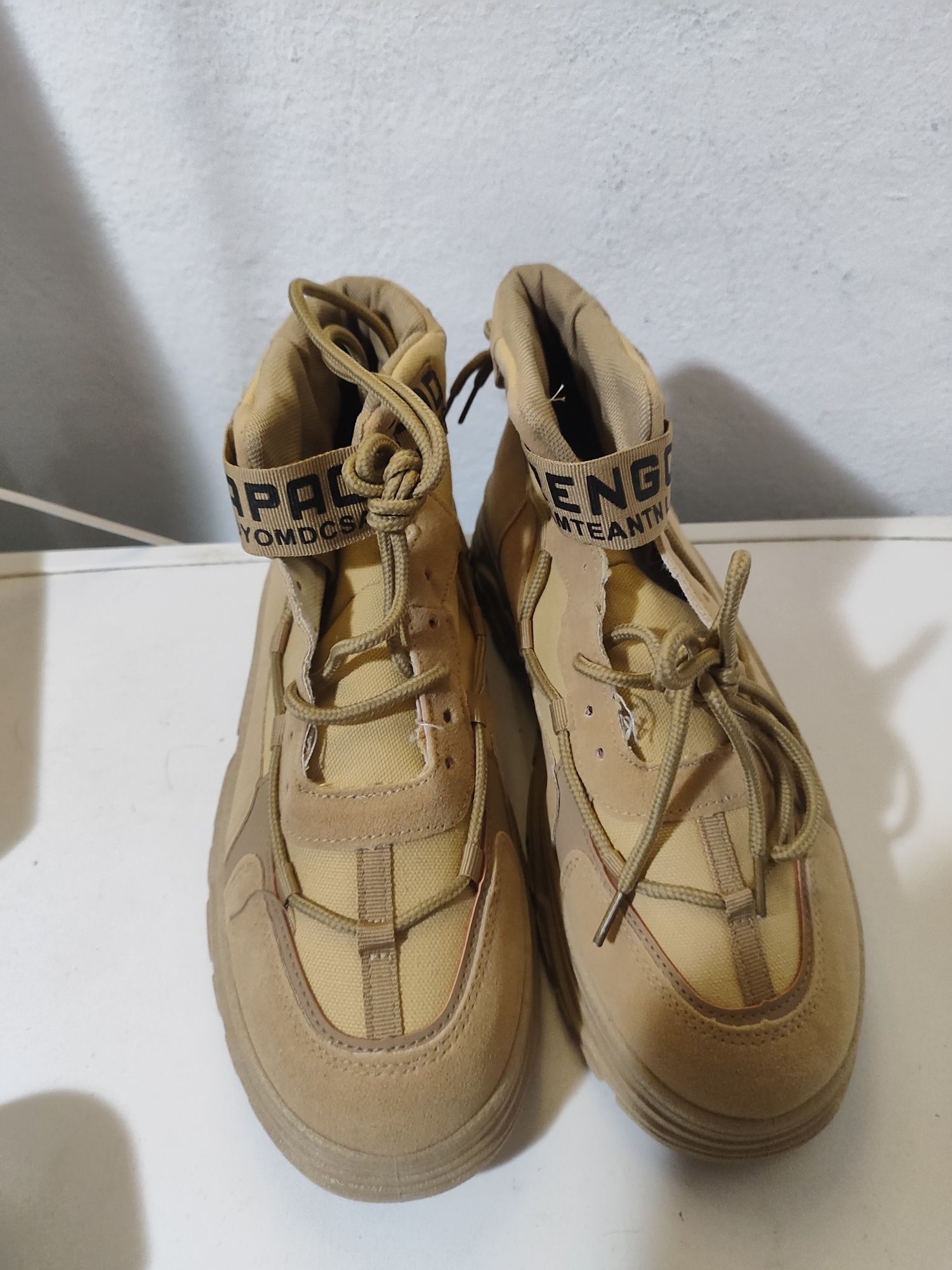 Botas marron para homen