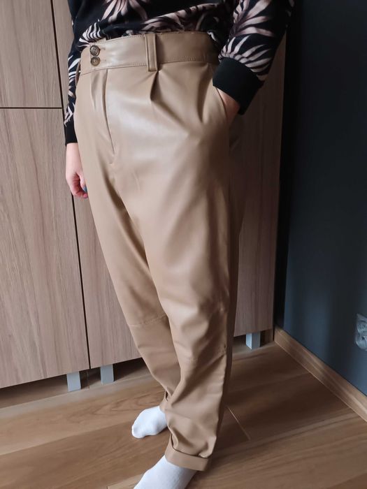 Lekko ocieplane damskie spodnie z ekoskóry ZARA roz 42  wysoki stan