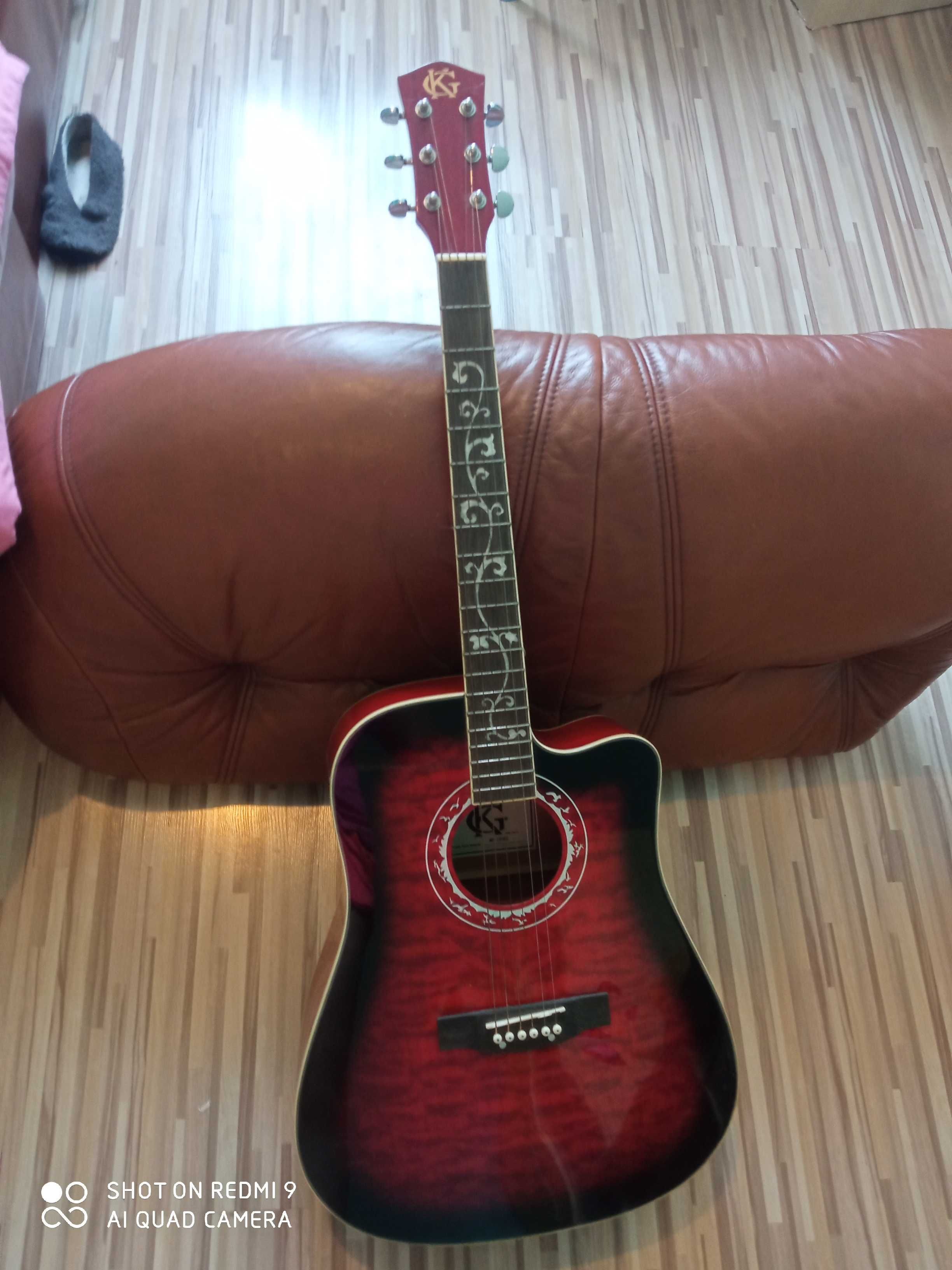 Czerwono czarna gitara
