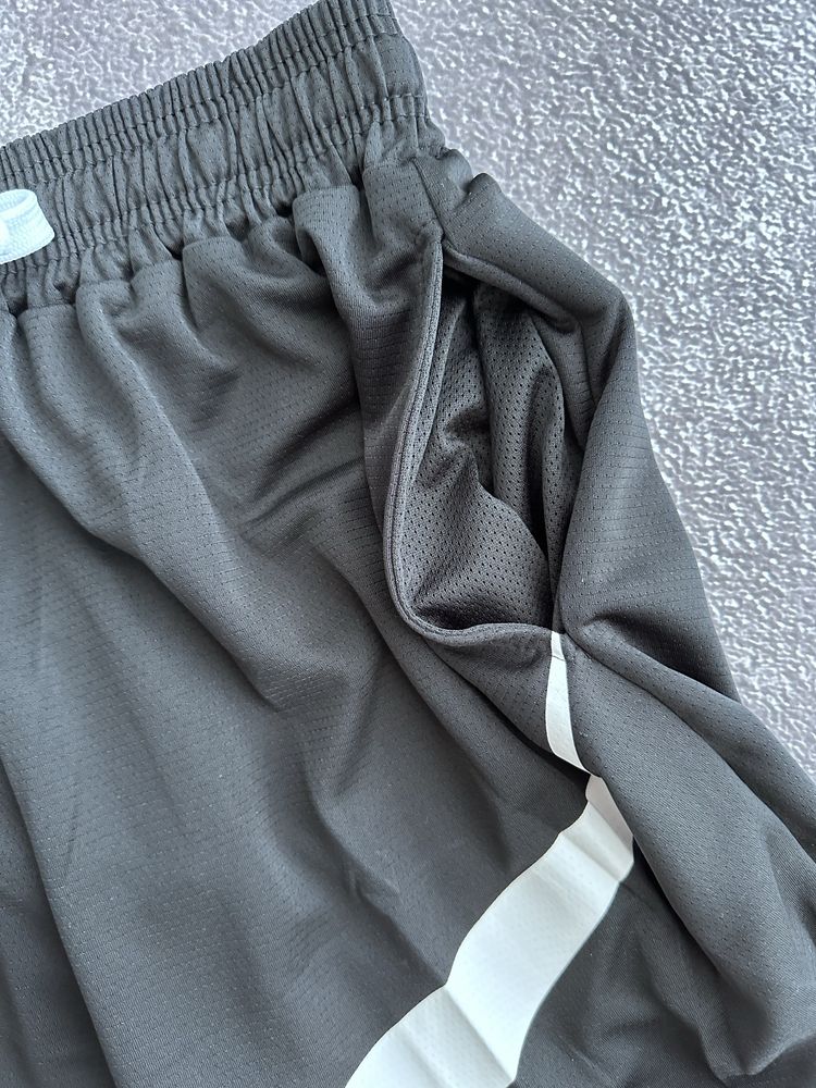Чоловічі шорти Nike зі знижкою!