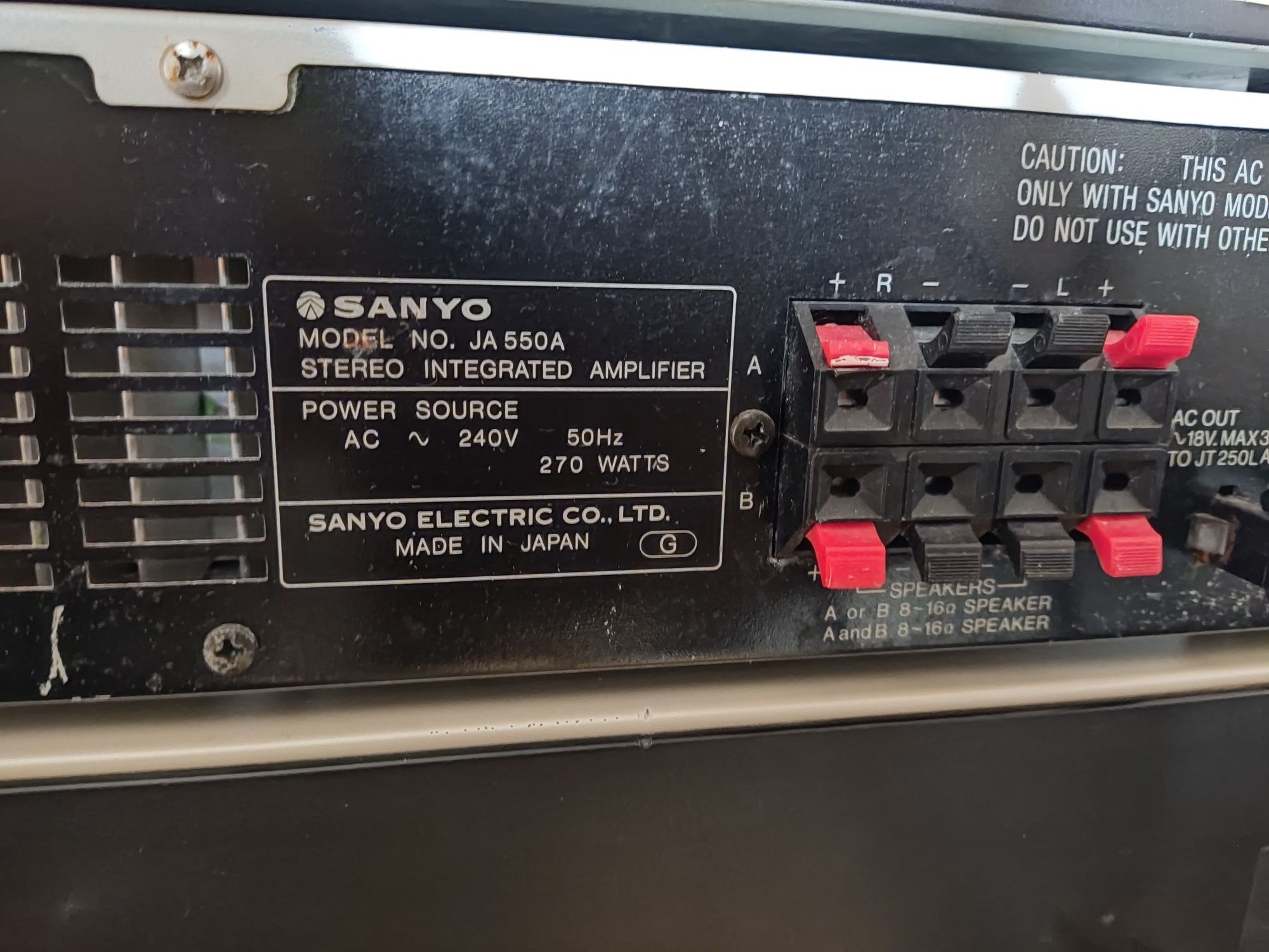Sanyo JA 550A + magnetofon gratis
