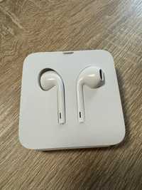 Наушники проводные Apple EarPods with Lightning Connector