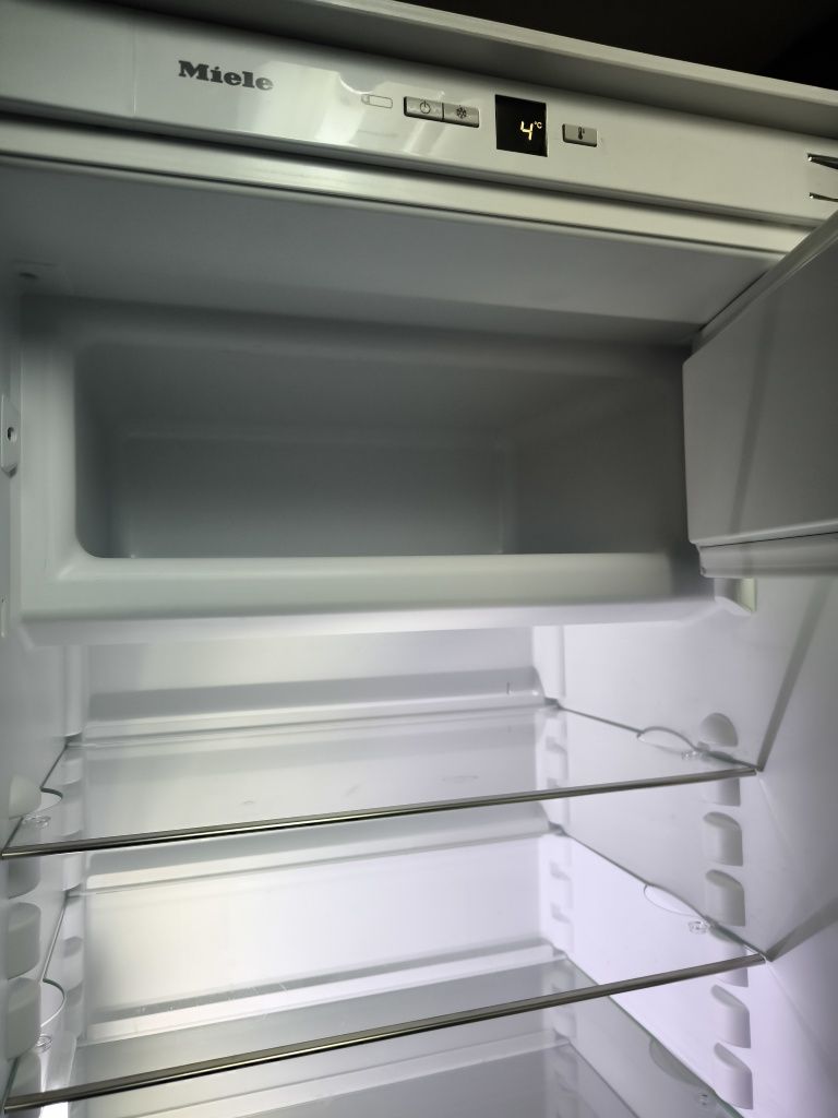 Lodówka do zabudowy 122 cm Miele K 34243 iF