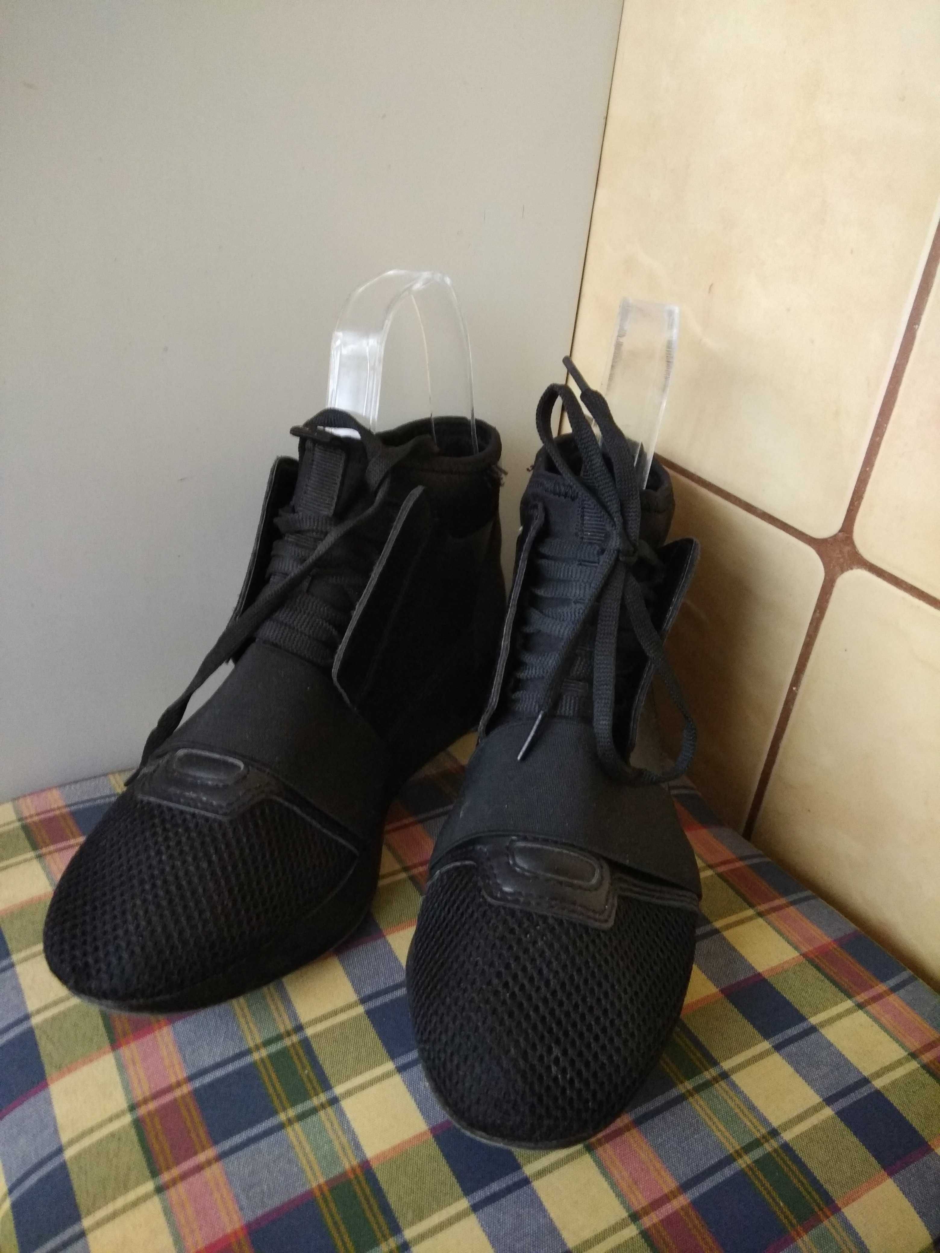 Buty trzewiki czarne wkładka 25 rozmiar 38