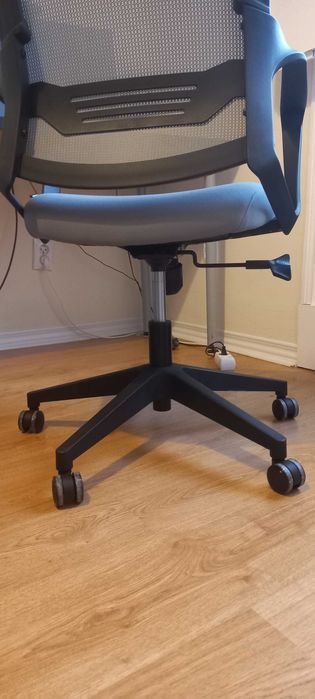 Cadeira secretária ergonômica