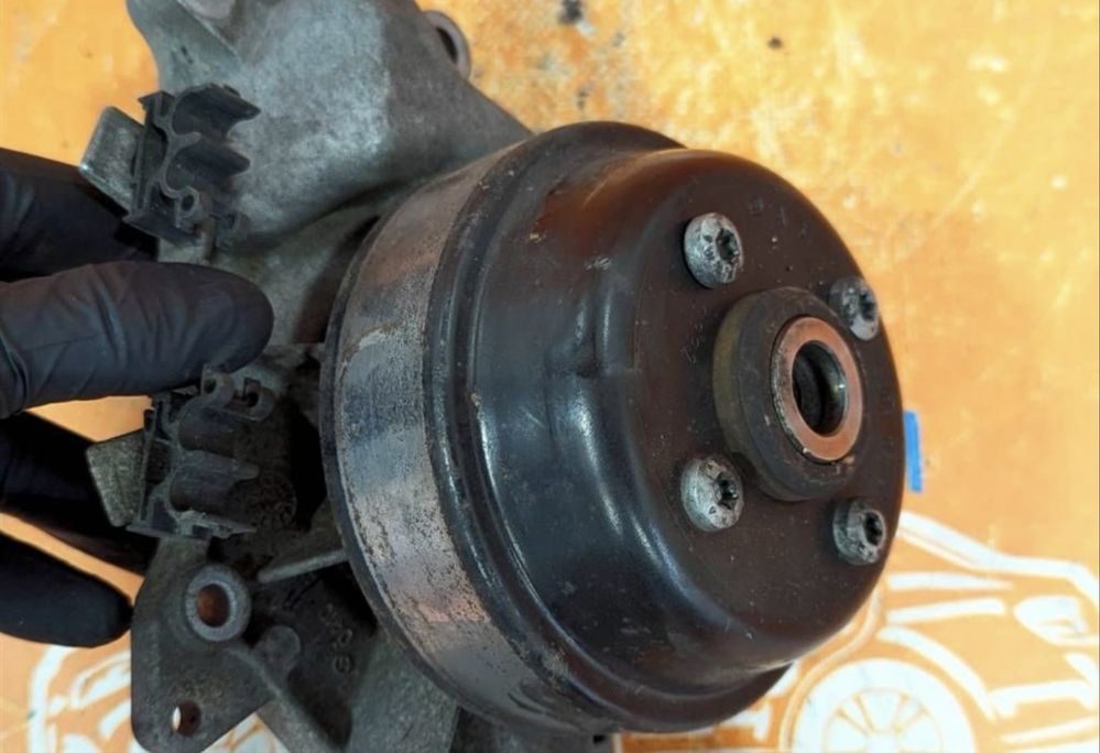 Помпа охлаждения CDI OM 611, 612 Mercedes Sprinter, Vito, ML, E, C