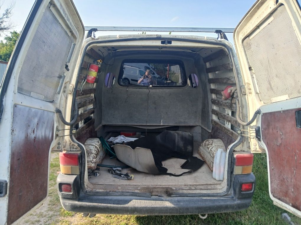 Vw Transporter 1.9 TD brygadówka 5 osobowa wspomaganie
