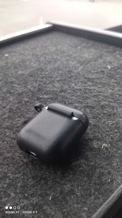 Кейс для навушників airpods з чихлом