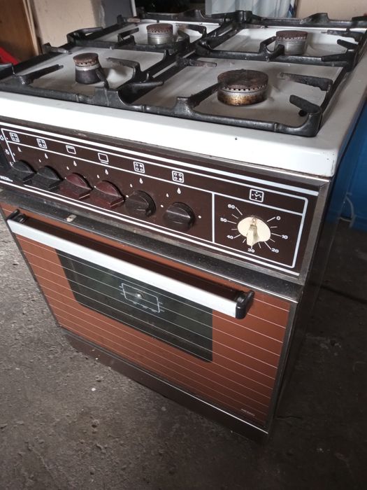 Kochania gazowa i piekarnikiem gazowym