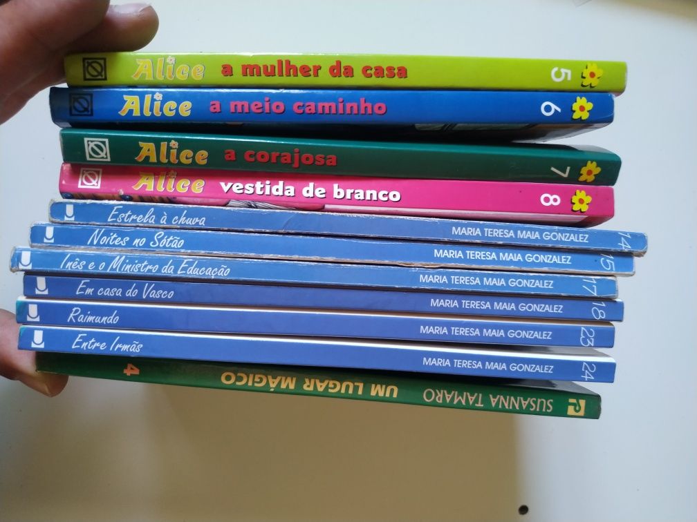 Vários livros infantis