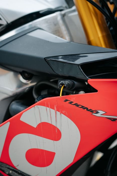 Aprilia Tuono V4 factory  acidentada