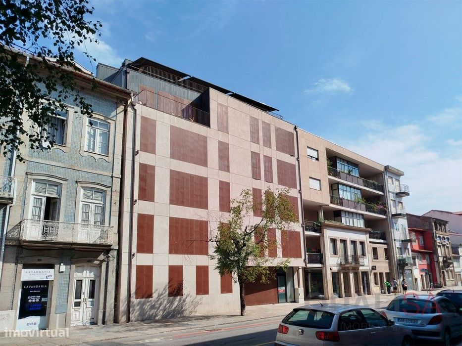Apartamento T2 com varanda e lugar de garagem localizado no centro ...
