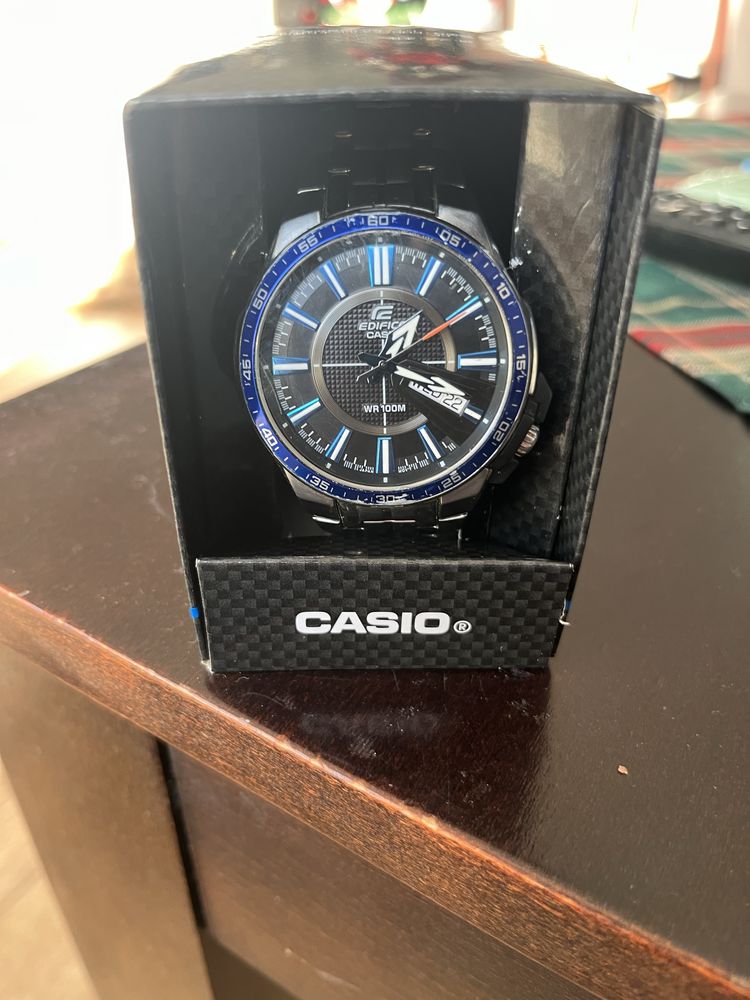 Zegarek firmy CASIO EFR 106