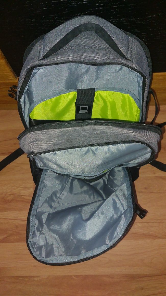 Plecak Hi-Tec Tobby 25l praktycznie nowy