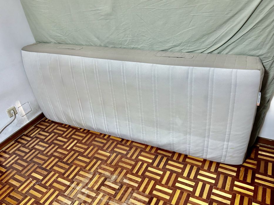 Colçao de mola e outro de espuma