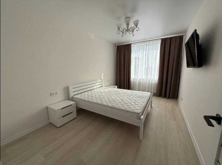 БЕЗ КОМІСІЇ Однокімнатна квартира зі світлим ремонтом і меблями.