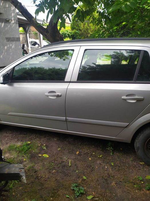 Opel Astra H kombi drzwi lewe kompletne  P T Z 157