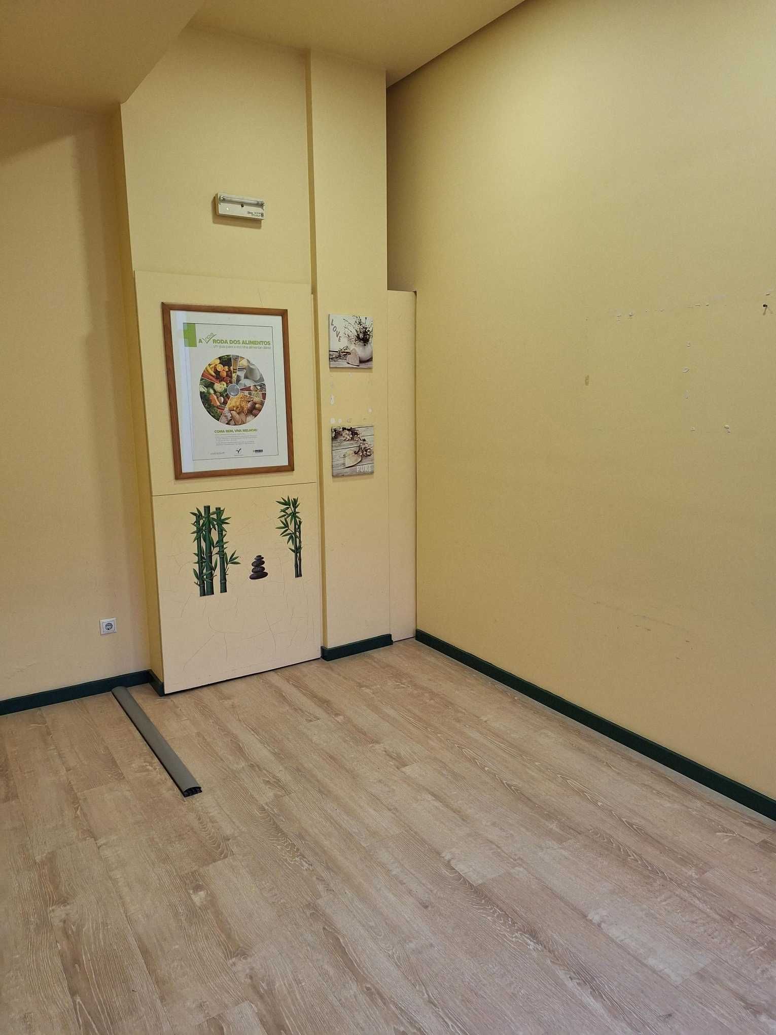 Arrenda-se loja de rua em Gondomar - CC Auditório