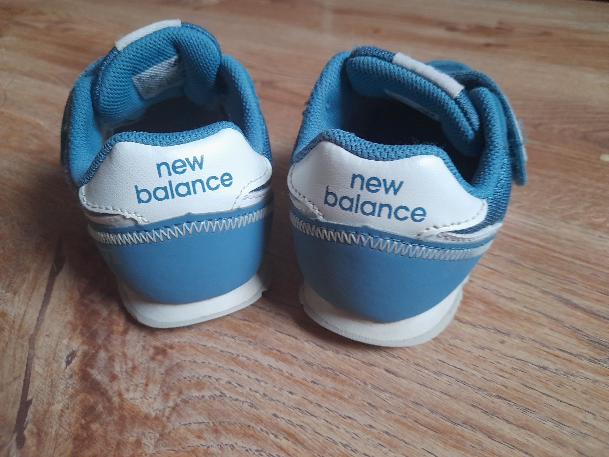 Buty new balance 27,5