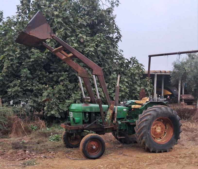 John deere 2130 com carregador