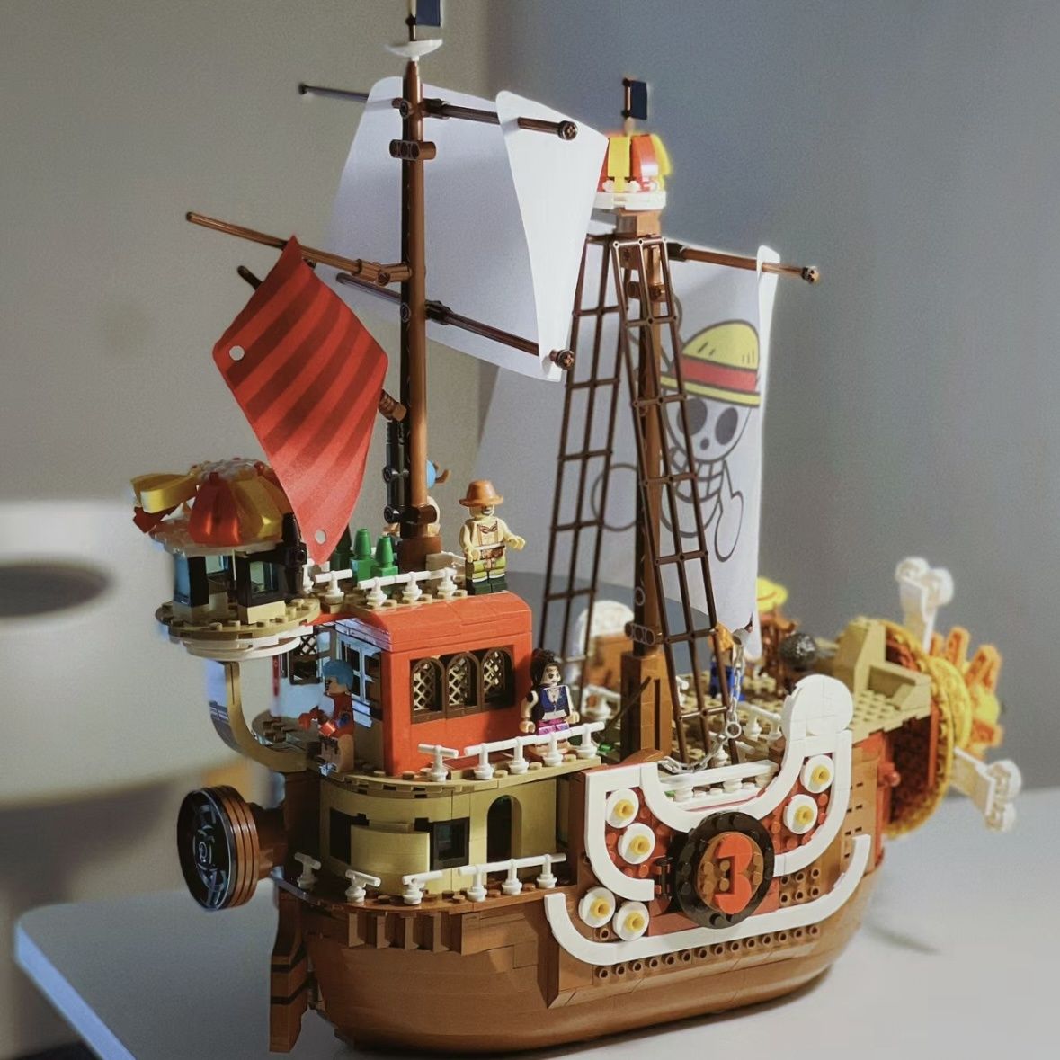 Presente barco one peace 1484 peças +9 figuras