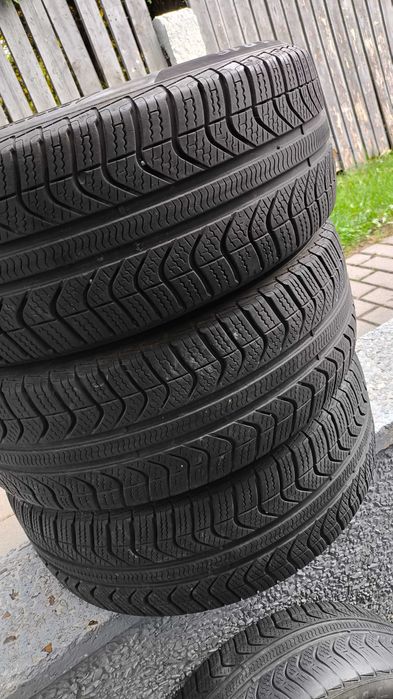 Opony wielosezonowe Pirelli