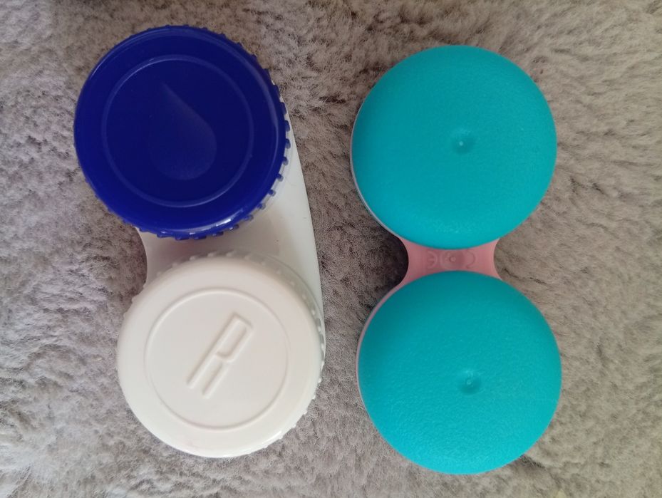 Etui na soczewki makaroniki nowe 2 szt plus płyn acuvue