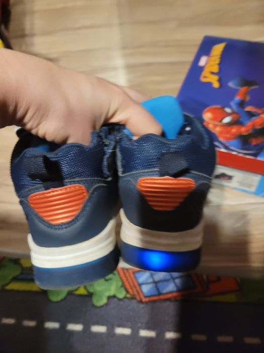 Świecące buty przejściowe Spider-Man CoolClub
