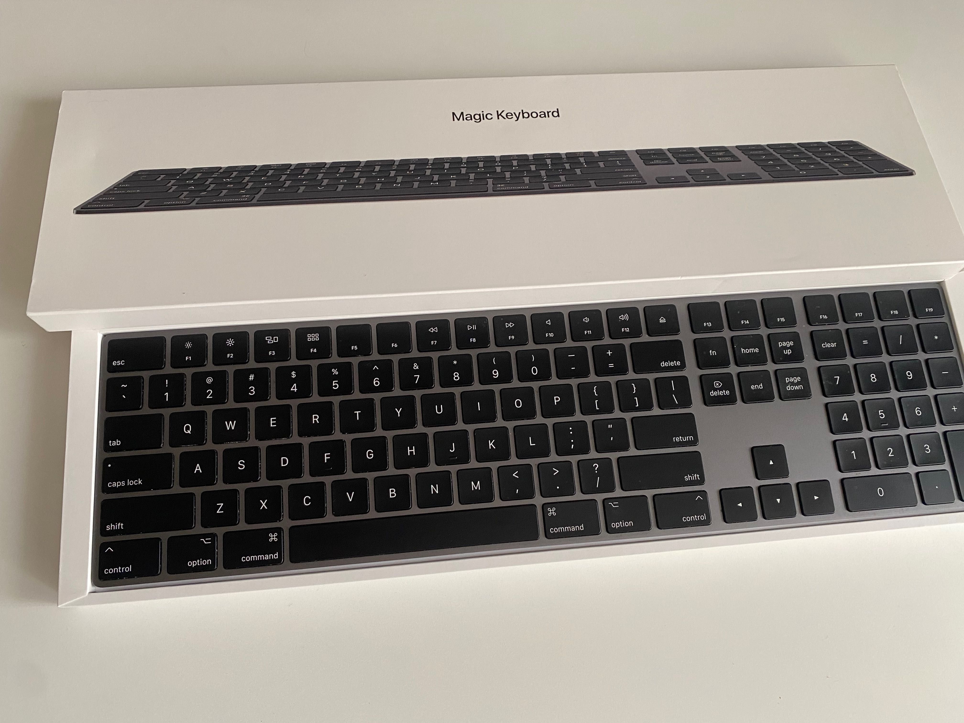 Клавиатура Apple Magic Keyboard with Numeric Keypad Space Gray MRMH2