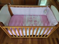 Cama de bebé com colchão