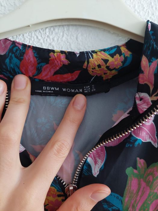 Vestido curto florido / Zara /tam. S