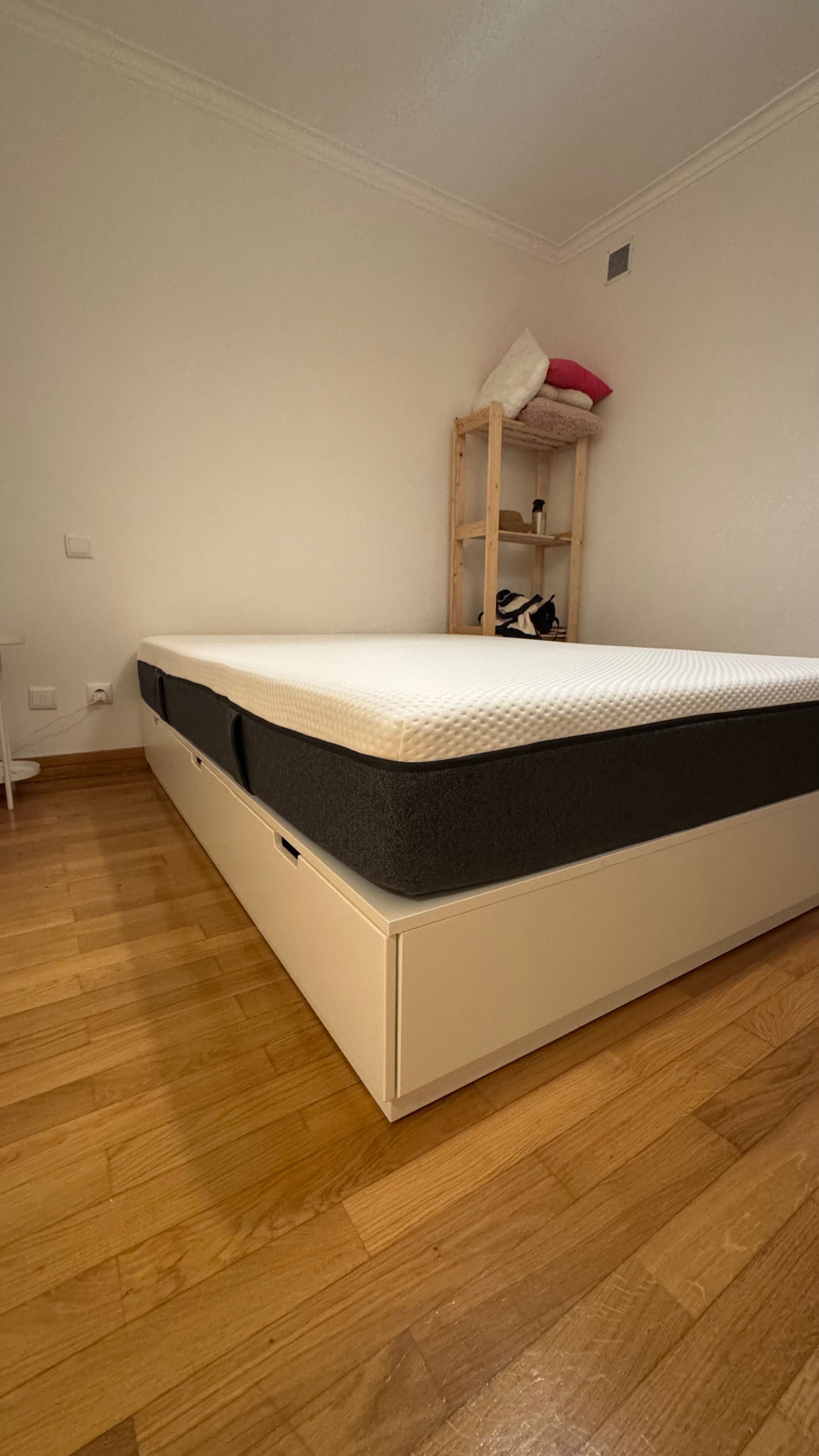 Cama com arrumação + colchão EMMA 140x200cm