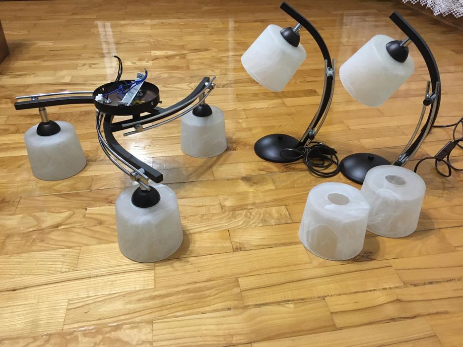 Lampa żyrandol 3 klosze. wyprodukowana przez Firmę ŚWIETLIK