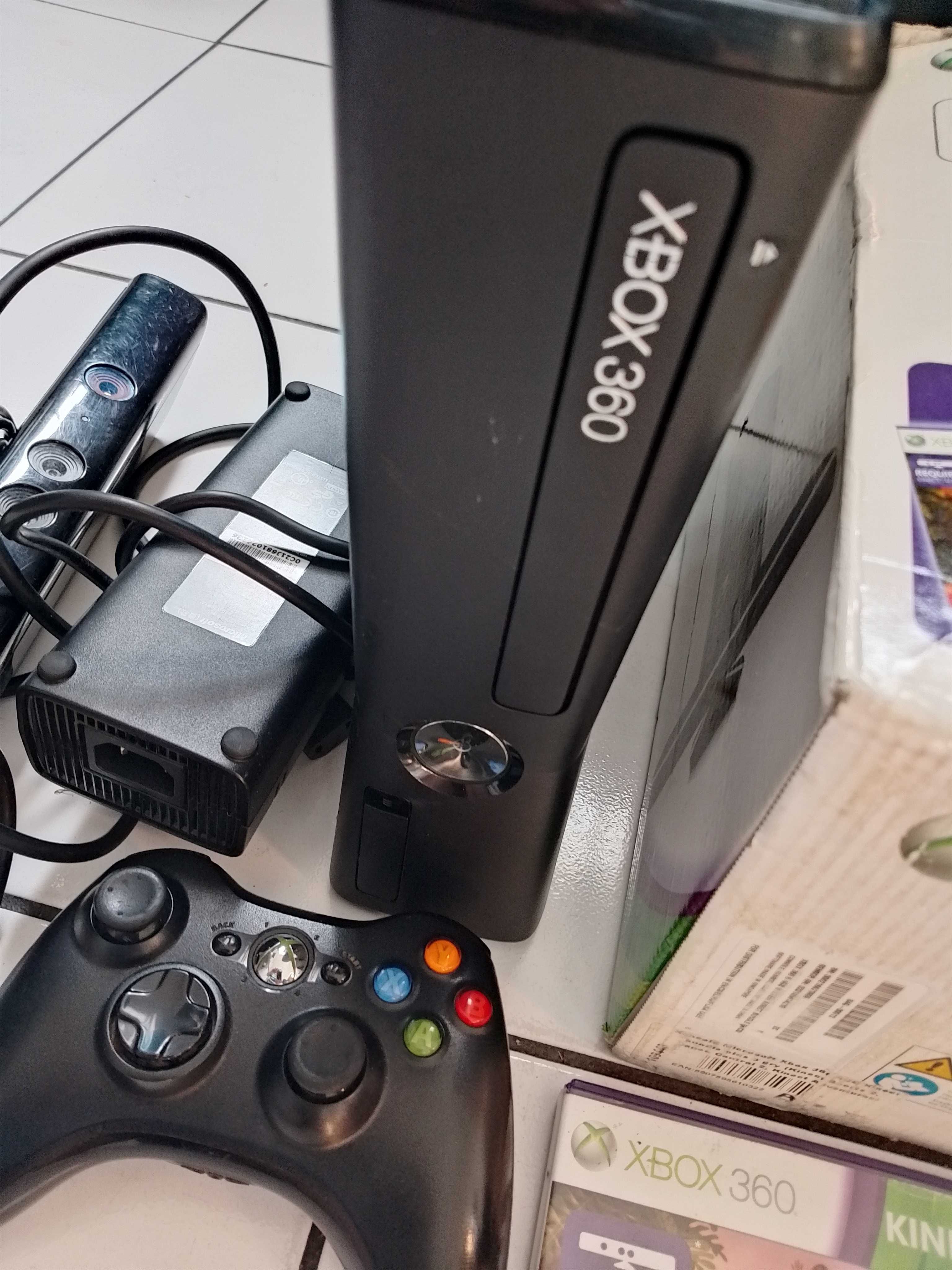 Xbox360 slim cały komplet z pudełkiem
Konsola i wszystkio sprawne