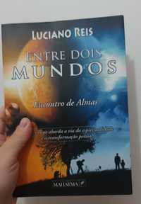 Livro "Entre dois mundos" de Luciano Reis