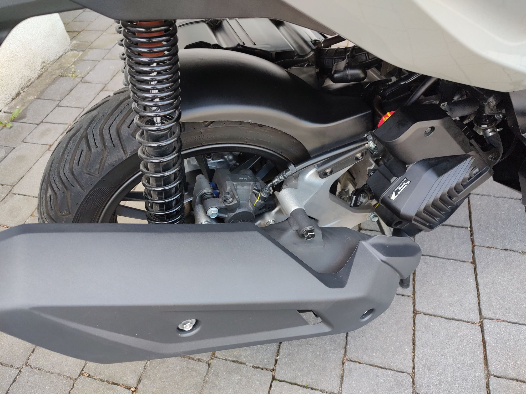 Sprzedam Honda Forza 125 przebieg 730km